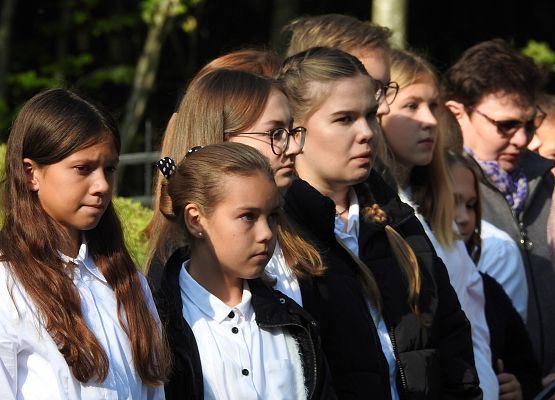 Uczennice z Panią Małgorzatą