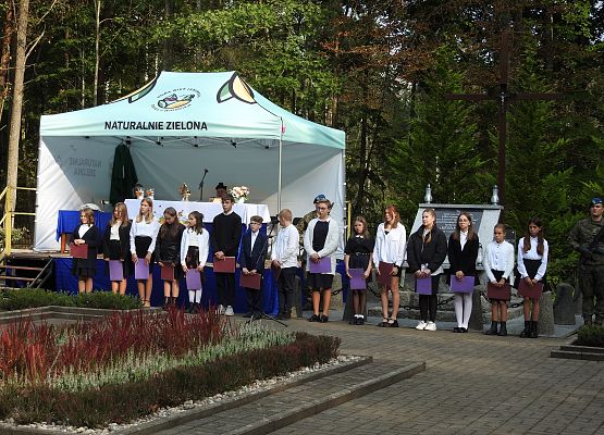 przejmujący występ uczniów