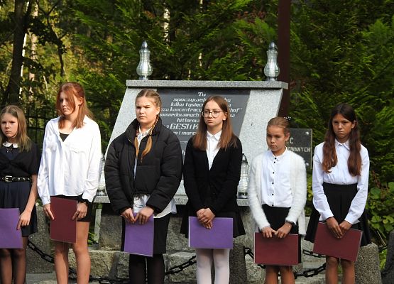 Dziewczynki podczas występu