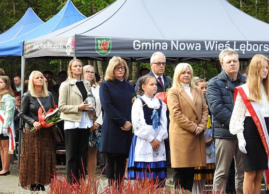 Dziewczynka w stroju kaszubskim