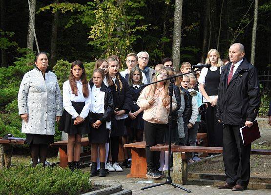 Pani Bożena, Maria i Małgorzata z dziećmi i młodzieżą