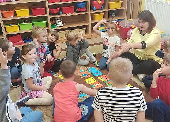 Grafika 1: Uczymy się języka angielskiego