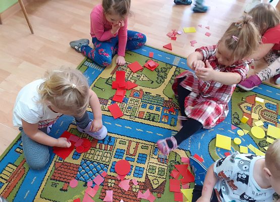 Grupa  młodsza - poznajemy figury