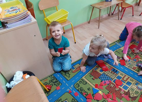 Grupa  młodsza - poznajemy figury