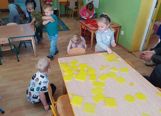 Grupa  młodsza - poznajemy figury
