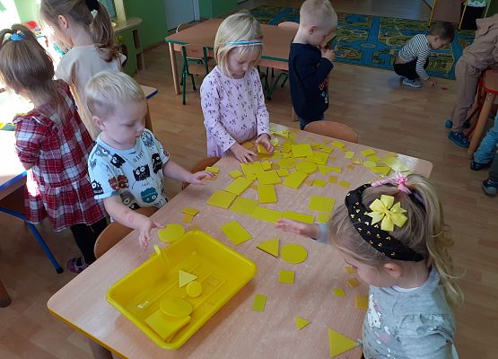 Grupa  młodsza - poznajemy figury