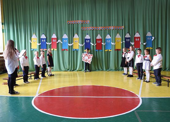 Grafika 36: Uroczystość pasowania na ucznia klasy I w roku szkolnym 2022/2023