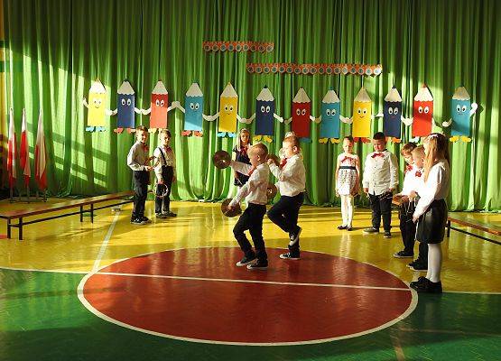 Grafika 52: Uroczystość pasowania na ucznia klasy I w roku szkolnym 2022/2023