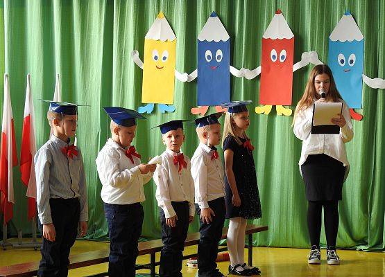 Grafika 80: Uroczystość pasowania na ucznia klasy I w roku szkolnym 2022/2023