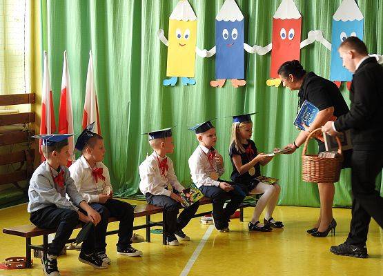Wręczenie upominków od Pani Bożeny Lenart