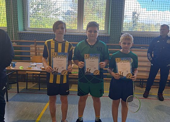 Grafika 6: Gminne zawody w badmintona