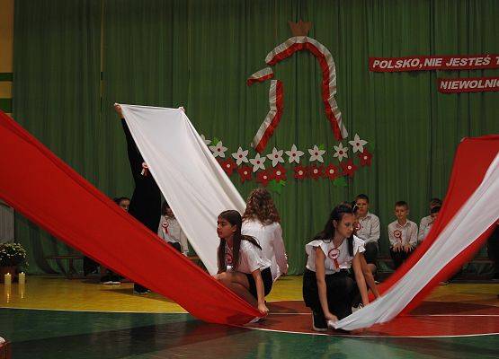 Grafika 101: Uroczysty Apel z okazji obchodów Święta Odzyskania Niepodległości