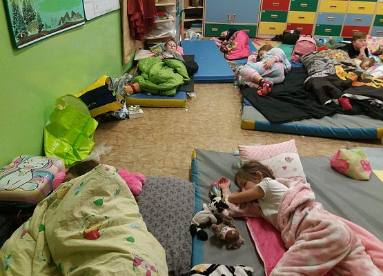 Grafika 8: Nocka w szkole…