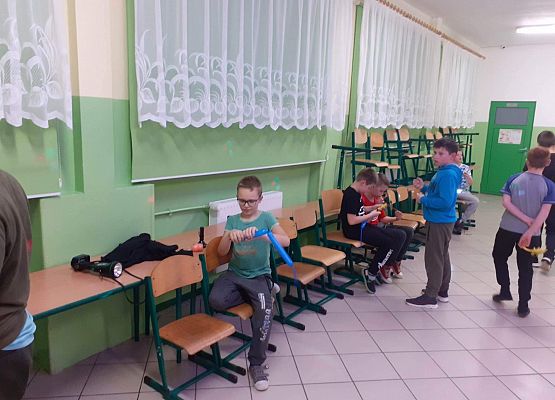 Grafika 1: Nocka w szkole…