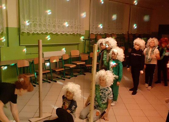 Grafika 2: Nocka w szkole…