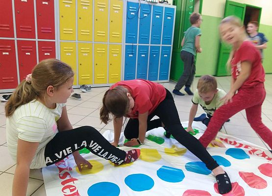 Grafika 5: Nocka w szkole…