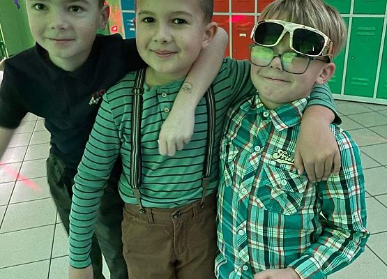 Grafika 4: Andrzejki w szkole.