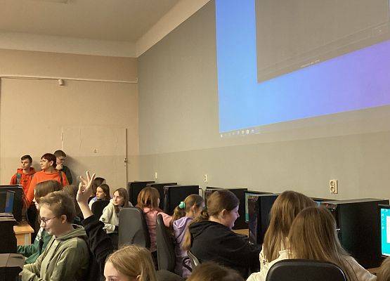 Pokazy i warsztaty naukowe z matematyki, informatyki, biologii, filozofii oraz języka angielskiego w LO nr1