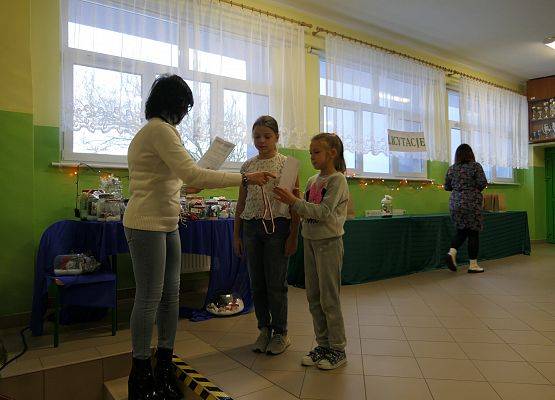 nagrodzone uczennice w konkursie wokalnym Talentiady