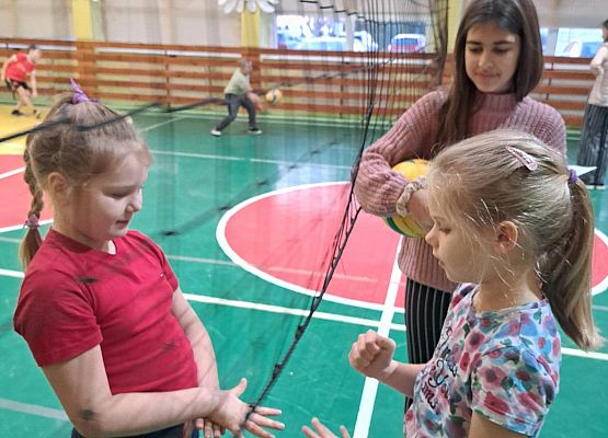 Grafika 1: Szkolny Turniej w "rzucankę siatkarską"