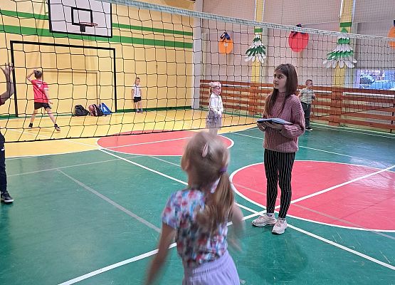 Grafika 2: Szkolny Turniej w "rzucankę siatkarską"