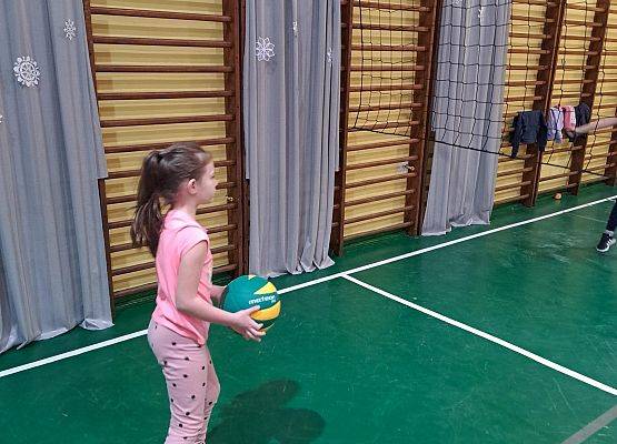 Grafika 3: Szkolny Turniej w "rzucankę siatkarską"