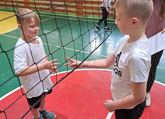 Grafika 6: Szkolny Turniej w "rzucankę siatkarską"