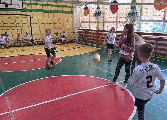 Grafika 13: Szkolny Turniej w "rzucankę siatkarską"