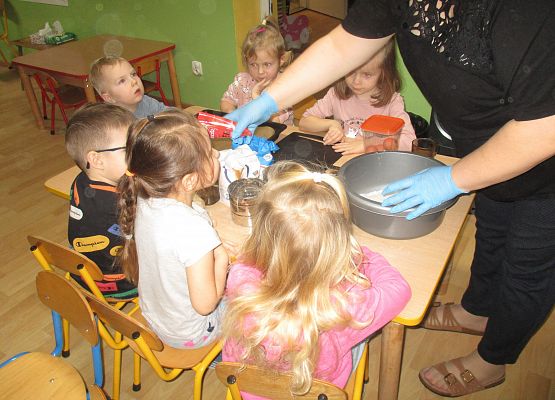 Grafika 7: Przygotowania do świąt