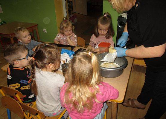 Grafika 8: Przygotowania do świąt