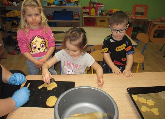 Grafika 12: Przygotowania do świąt