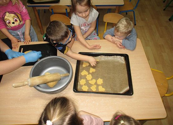 Grafika 17: Przygotowania do świąt