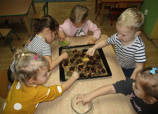 Grafika 28: Przygotowania do świąt