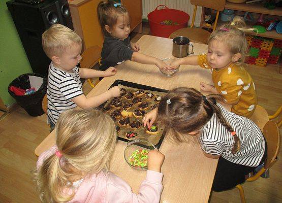 Grafika 30: Przygotowania do świąt