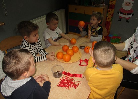 Grafika 33: Przygotowania do świąt