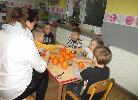 Grafika 35: Przygotowania do świąt