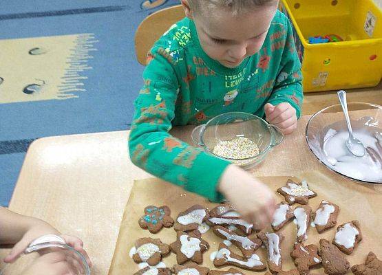 Grafika 84: Przygotowania do świąt