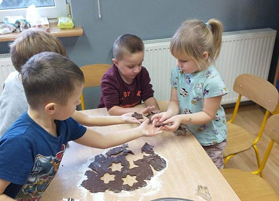 Grafika 64: Przygotowania do świąt