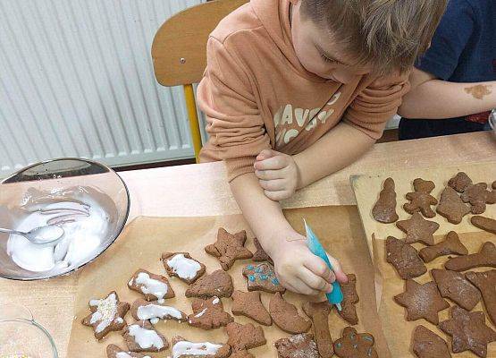 Grafika 87: Przygotowania do świąt