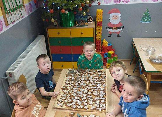 Grafika 90: Przygotowania do świąt