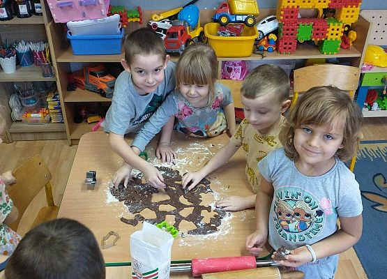 Grafika 76: Przygotowania do świąt