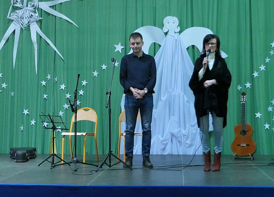 Pani Dyrektor dziękuje za koncert oraz składa życzenia Bożonarodzeniowo -  Noworoczne