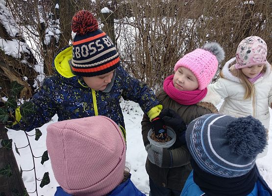 Grafika 5: ZABAWY ZE ŚNIEGIEM