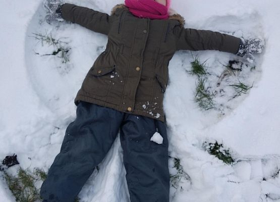 Grafika 6: ZABAWY ZE ŚNIEGIEM