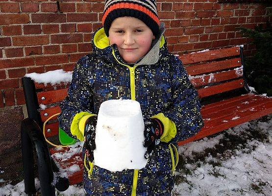 Grafika 15: ZABAWY ZE ŚNIEGIEM