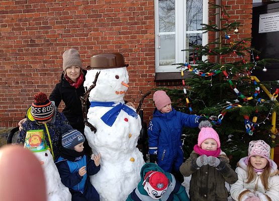 Grafika 18: ZABAWY ZE ŚNIEGIEM