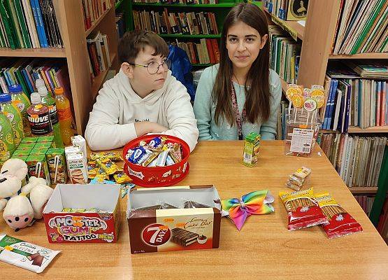 uczniowie biorący udział w akcji