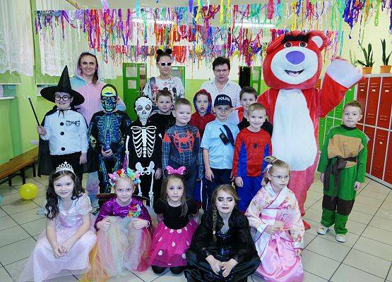 Zabawa karnawałowa w Szkole Podstawowej w Garczegorzu.