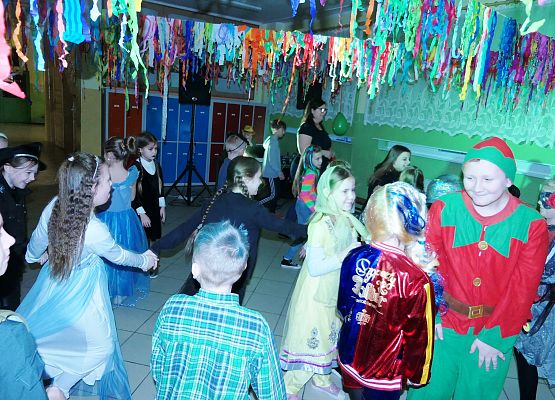 Zabawa karnawałowa w Szkole Podstawowej w Garczegorzu.