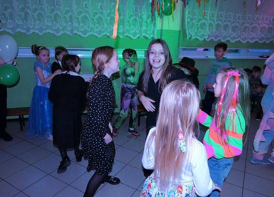 Zabawa karnawałowa w Szkole Podstawowej w Garczegorzu.